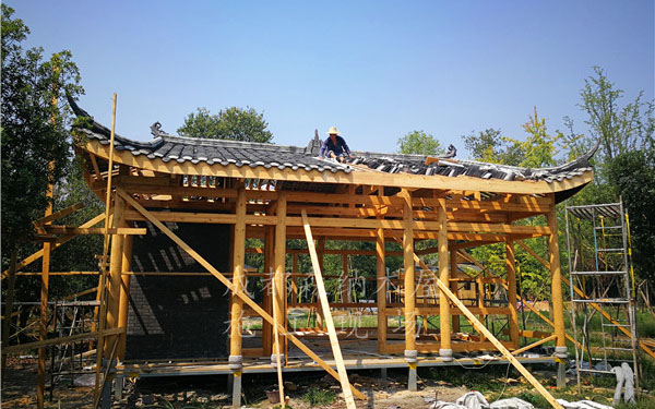 成都郫都區花園餐廳木屋樣板間開工建設